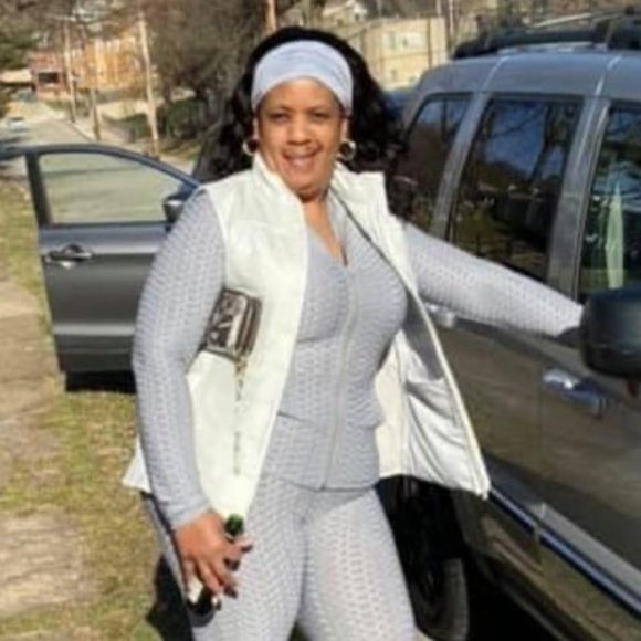 Meet your Posher, Roxanne - Picture 1 of 1